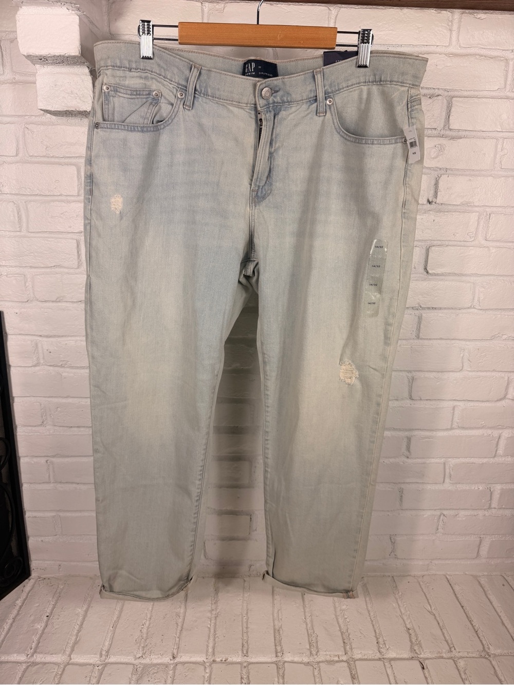 Gap Denim‎ Girlfriend Jeans Light Wash Distressed Stretch 14/32 NWT